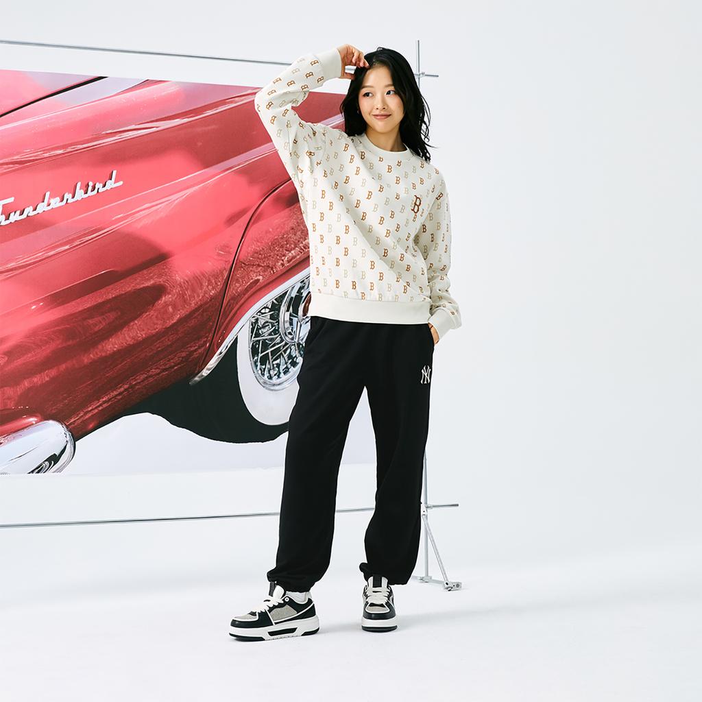 New MLB MONOGRAM Collection Boston Red Sox 24FW Crewneck Sweatshirt Unisex Dark Cream 3AMTM0344-43CRD