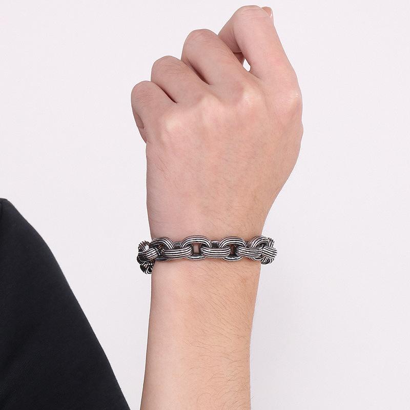 Personality Creative Black Fang Fang Founded Men and South Korea Vocal Titanium Steel Men 13mm Horizontal O -line Chain Bracelet