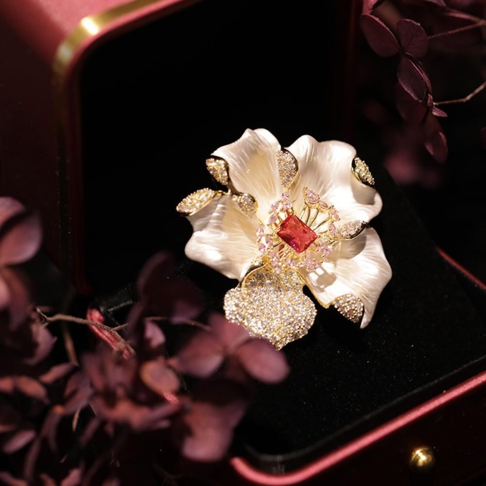 Elegant French Vintage Metal Pins Exquisite Suit Jacket Brooch Luxury Flower Brooch Pins Party