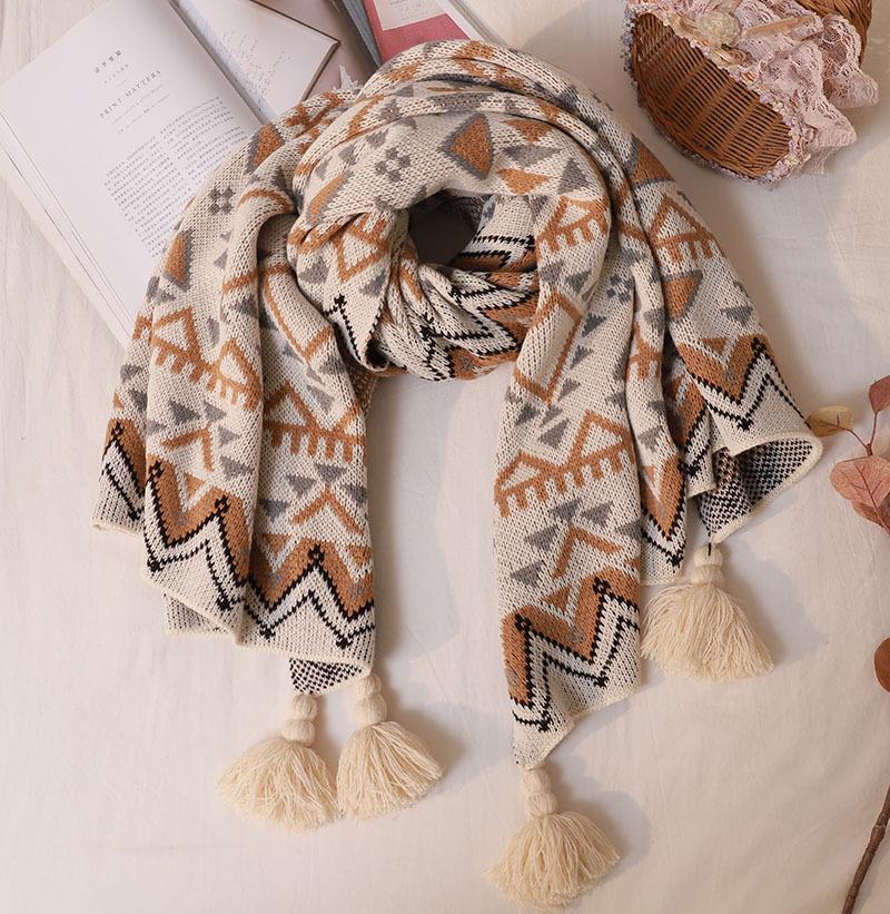 Boho pletená vlněná pohovka a postelová deka