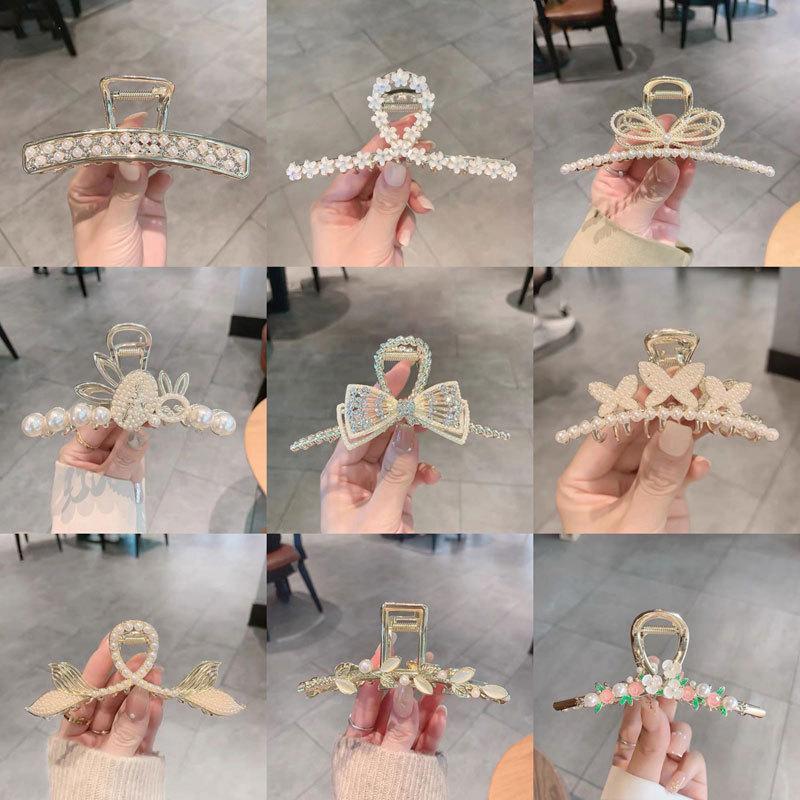 Shark Clip 2022: Fashionable Butterfly Hair Claw, Elegant Large Floral Design for Ponytail and Back of Head Styling