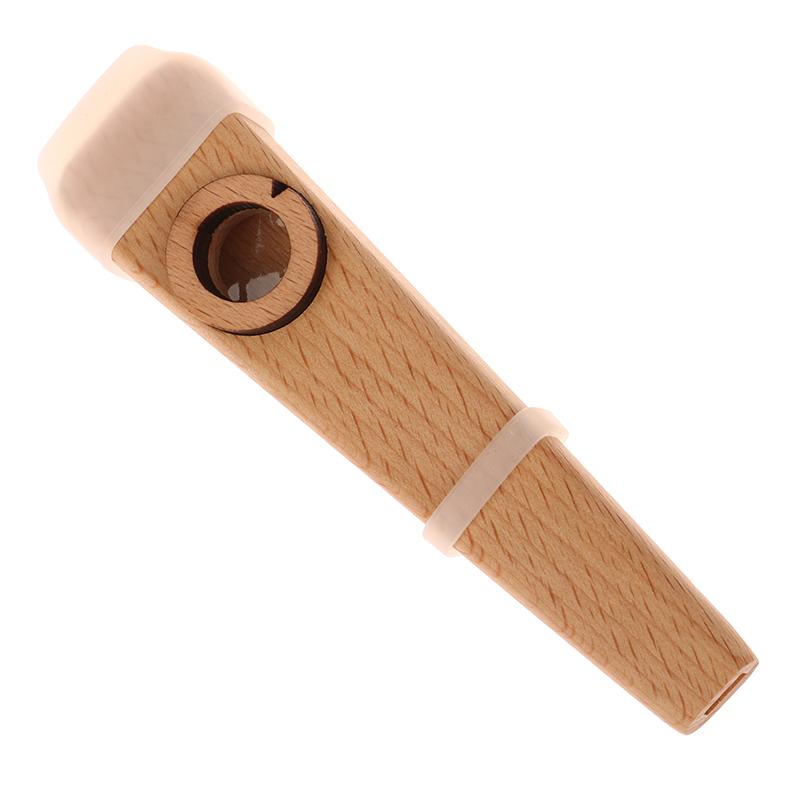1 Stück Holz-Kazoo. Kazoo-Holzflötenbegleitung. Anfängerflöte ist einfach zu erlernen und das Instrument zu spielen.