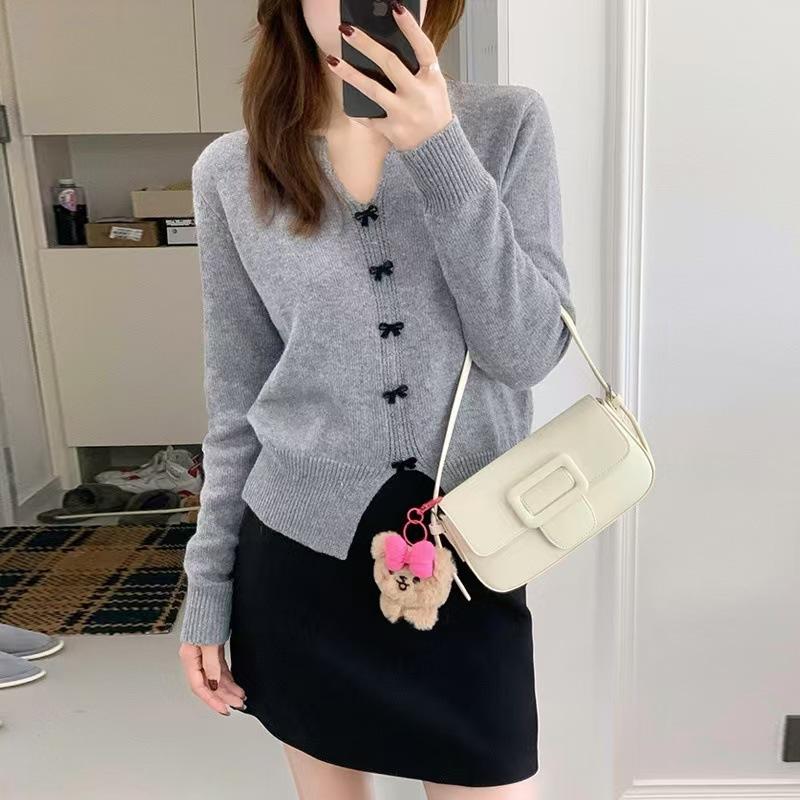 

Сладкий серый маленький топ с V-образным вырезом и длинными рукавами, раздельный, новый весенне-осенний, нежный свитер с бантом, верхняя одежда 412-62 (average size) серый