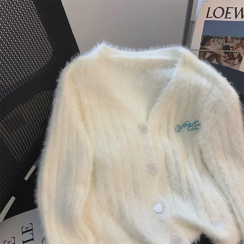 Dámský podzimní růžový kardigan s výstřihem do V - Měkký, sladký, omlazující vyšívaný pletený svetr