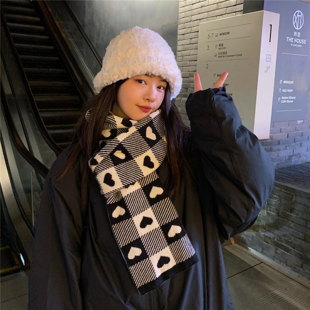 New black and white checkerboard love knitted scarf women's autumn and winter thickened warm and versatile high-end scarf couple