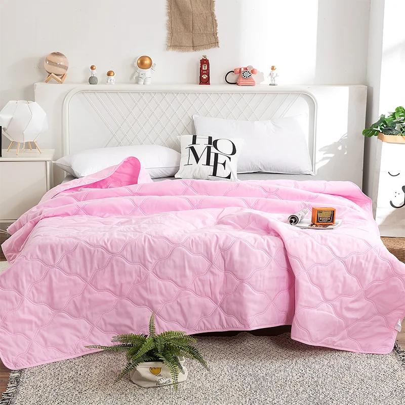 Factory Price Silk Blanket Silky Cooling Thin Quilt Summer Blanket Can  Machine-wash Single/Queen/King Size