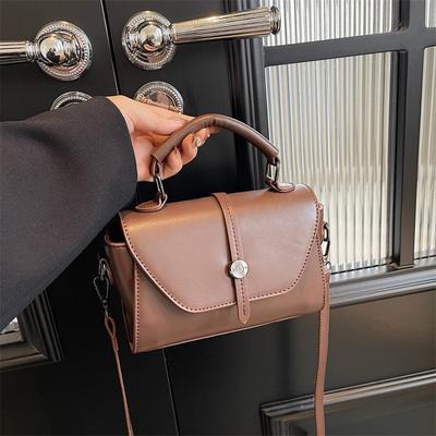 Retro Small Bag, New Women's Bag, Popular Fashion Messenger Bag, Commuter Handbag for Work, Small Square Bag.