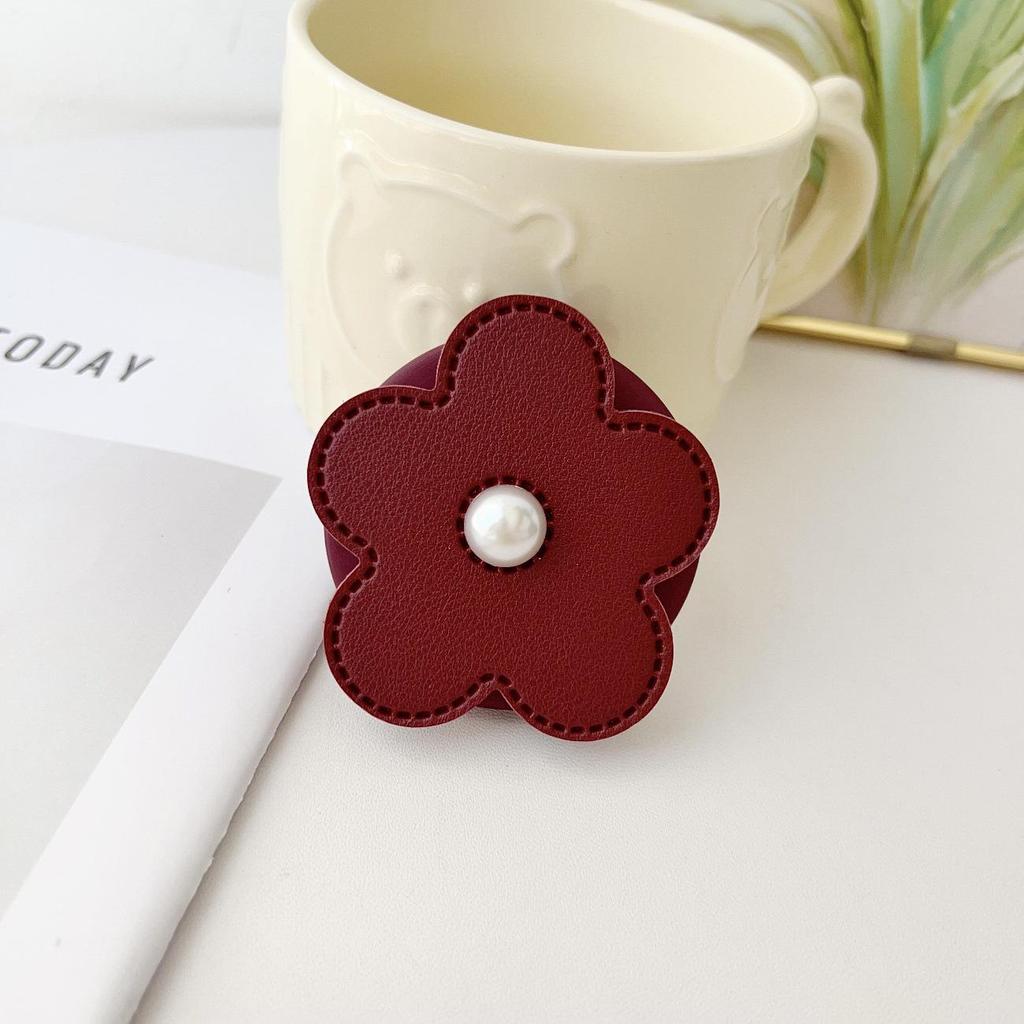 Pearl Leather Flower MagSafe Phone Holder: Strong Retractable Magnetic Grip