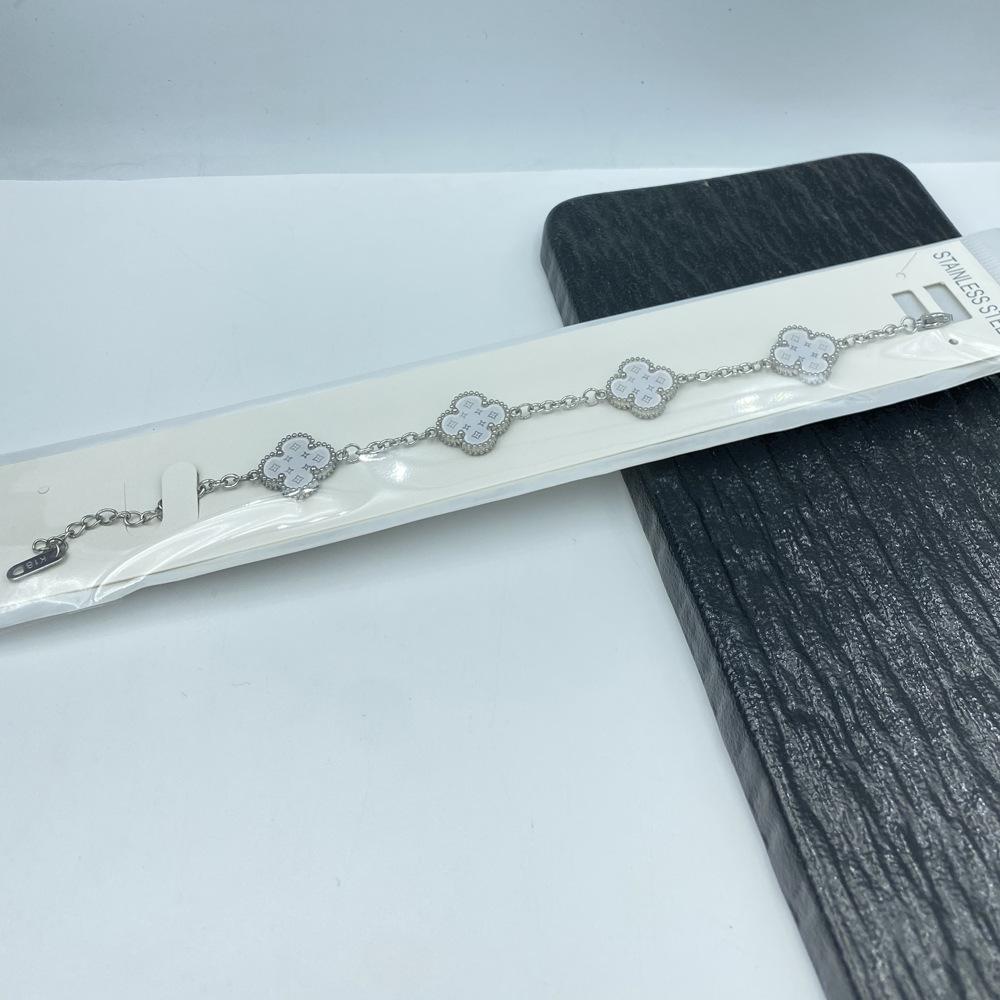 15MM Four Leaf Flower Classic Bracelet Titanium Steel Non-Fading Ladies Four Leaf Clover Bracelet