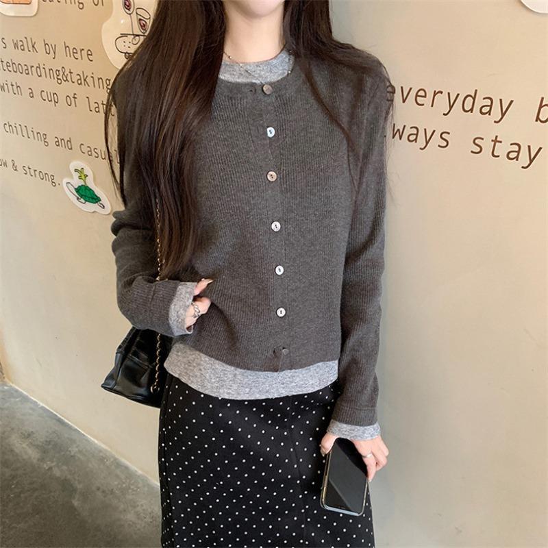 

Autumn and winter new knitted cardigan women s design sense round neck fake two-piece splicing contrasting color gentle sweater jacket women One size