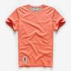 Einfarbiges Herren-T-Shirt mit kurzen Ärmeln und Rundhalsausschnitt, gewaschen und gebürstet, in Übergrößen erhältlich.