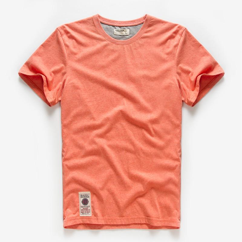 Einfarbiges Herren-T-Shirt mit kurzen Ärmeln und Rundhalsausschnitt, gewaschen und gebürstet, in Übergrößen erhältlich.