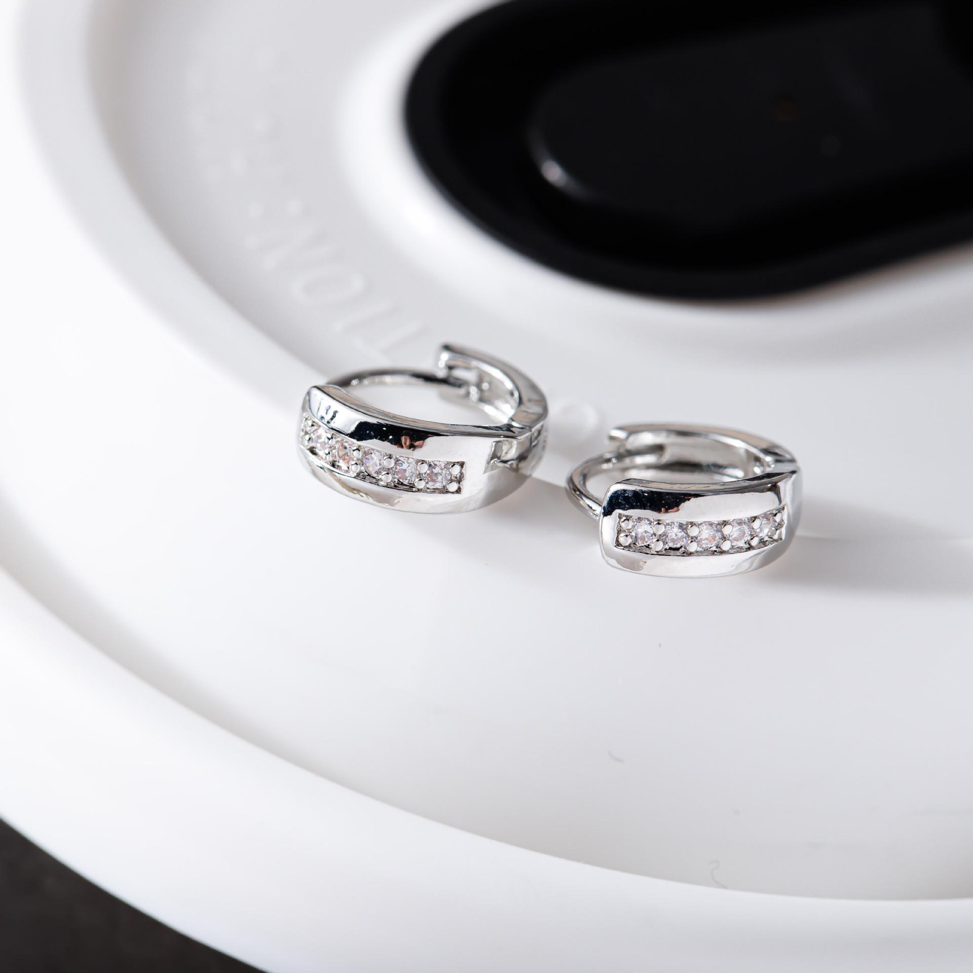 European & American Zirconia Ear Cuff - Korean Style, Fresh, Fashionable, Simple Diamond-Studded Earrings