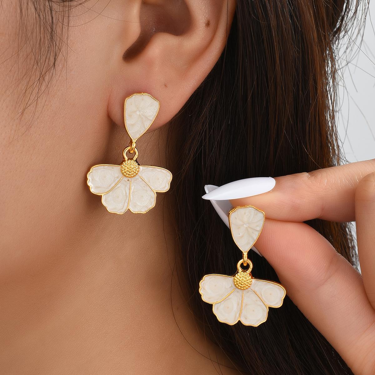 

New Trendy Enamel Oil White Flowers Dangle Earring For Women Elegent Korean Wedding Romantic Earrings Sets Female Party Jewelry
