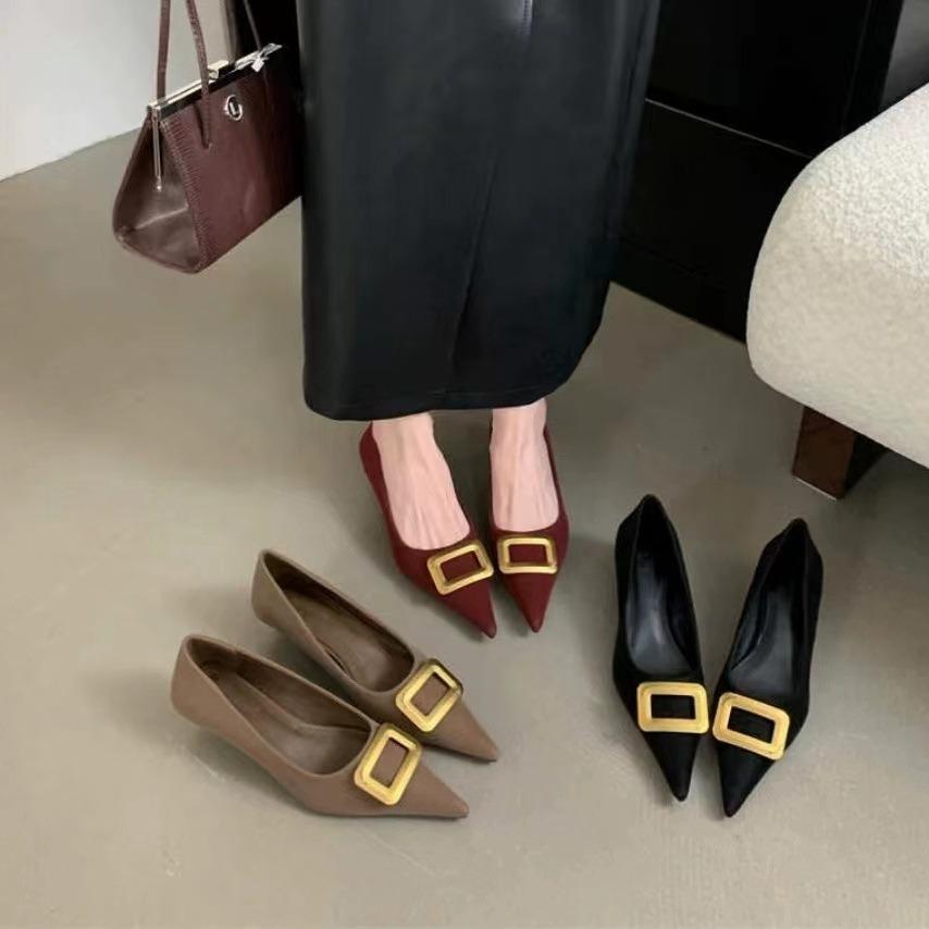 Herbst neue Einzelschuhe Damen niedrigabsatz spitz zulaufend Metall quadratische Schnalle flachmündig mittelhochabsatz professionelle Damenschuhe