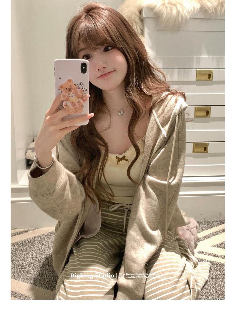 Plus Size Lace Camisole for Women: Elegant Bowknot Sleeveless Base Layer