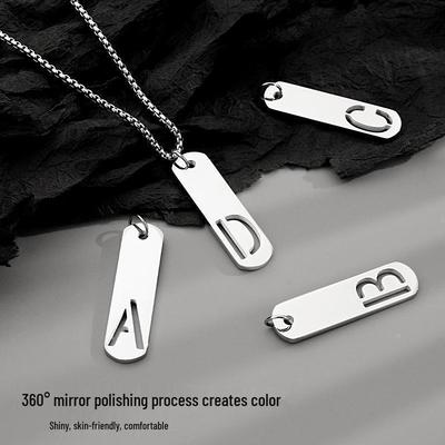 Herren Einfache Quadratische Anhänger Halskette mit 26 Englischen Alphabet Anhängern - Titanstahl Nischendesign Accessoires.