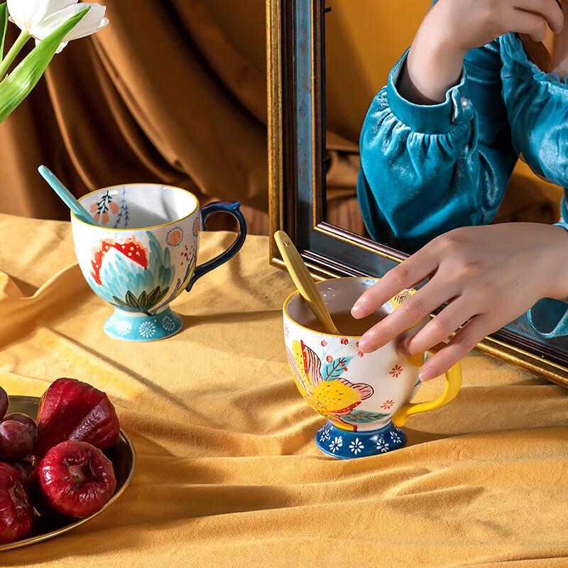 JOYYE Floral Moon Mug with Spoon