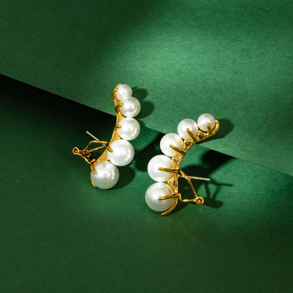 Elegant Round Pearl Earrings - Chic Design with 925 Silver Studs & Ear Cuff for Women