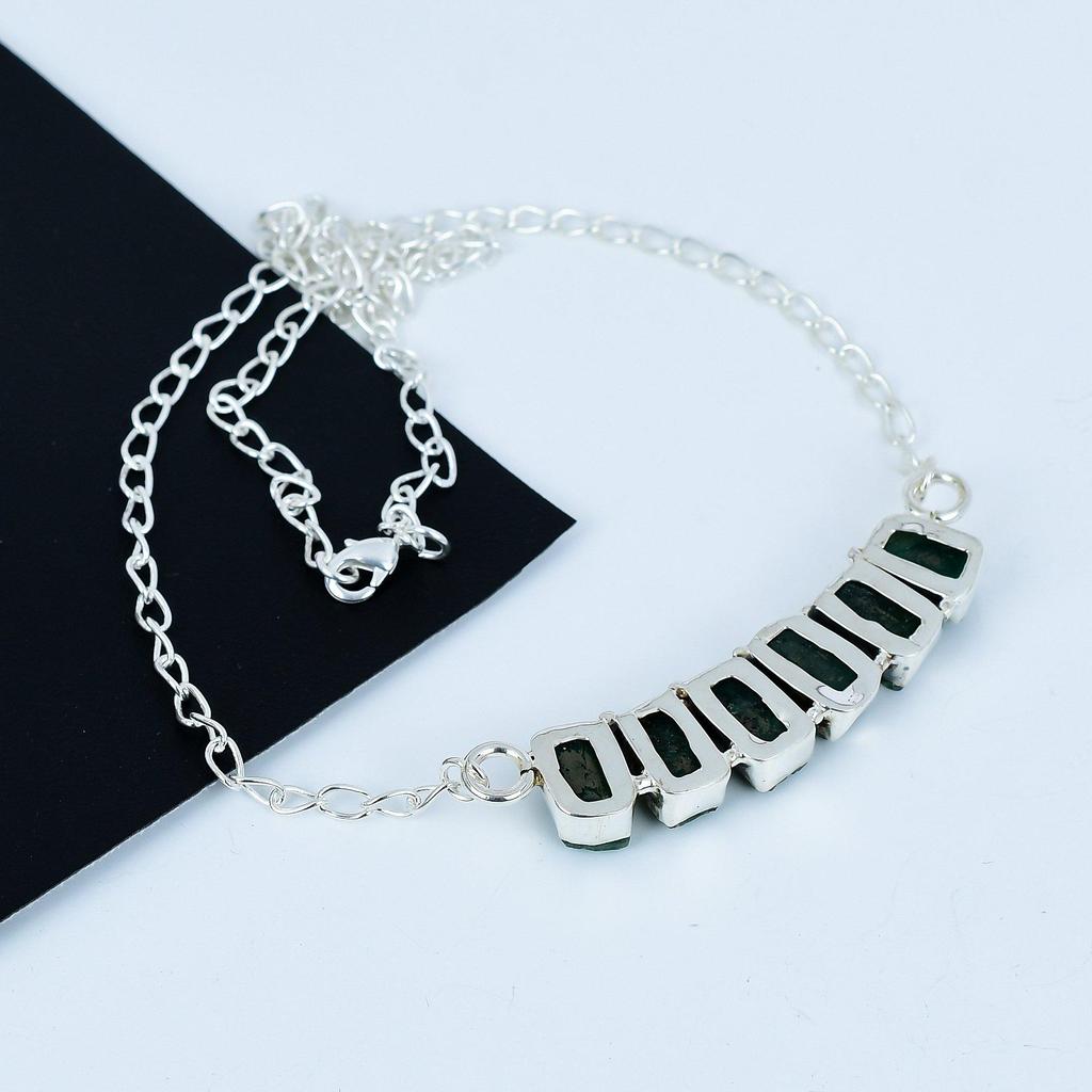 Collana di smeraldo grezzo naturale in argento sterling 925, gioielli fatti a mano con pietre preziose, regalo perfetto per lei, collana con dichiarazione boho, regalo per amore