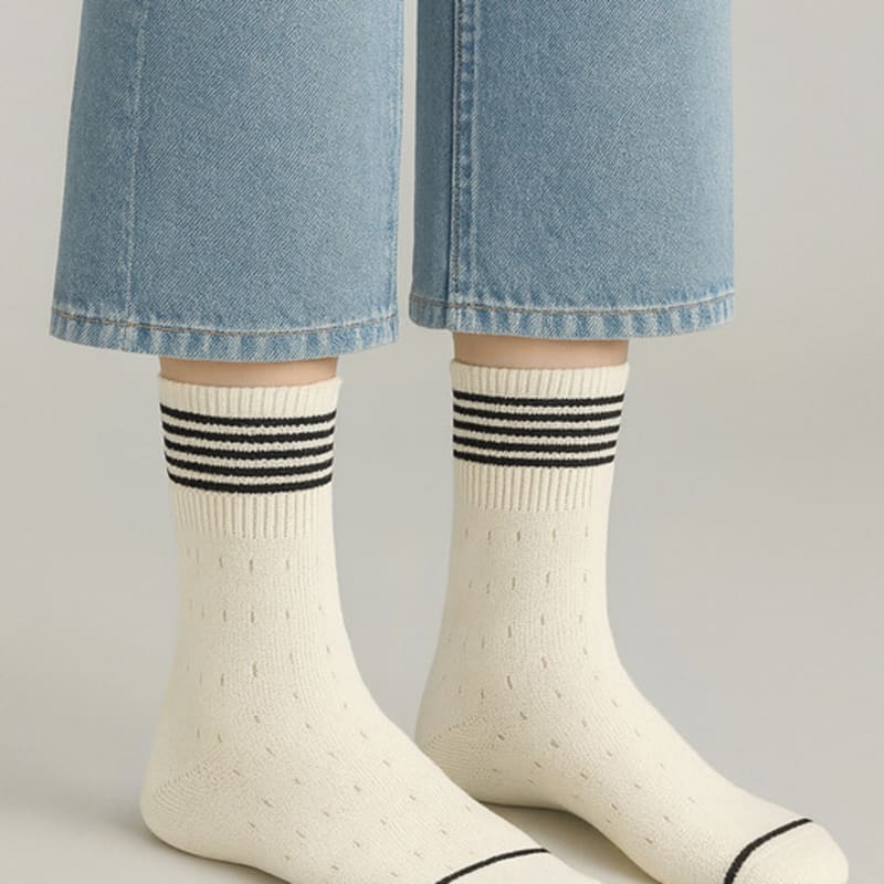 

Abiruz Women s Familia Dot Hole Socks WBT-77 Woman (220-250mm)