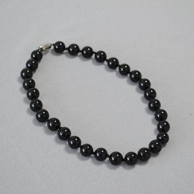 

Винтажное ожерелье-ключица из черного и красного агата с бусинами и застежкой в виде слитка