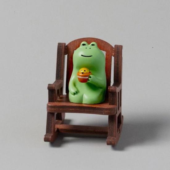 Mini Frog Figurine Resin Frog Sculpture with Rocking Chair Small Healing Frog Ornament for Car Interior Home Office Desktop