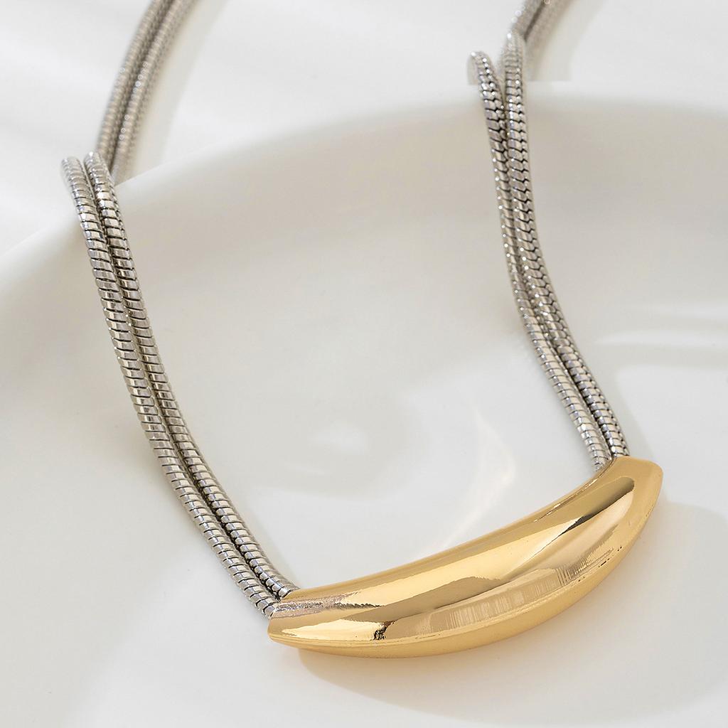 1 Fashionable necklace
