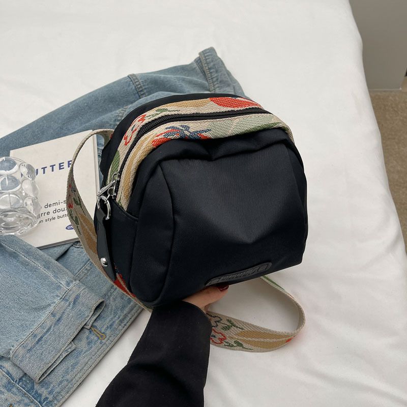 

German Nylon Cloth Crossbody Bag Women 2025 New Large Capacity Shoulder Bag Casual Niche Design Commuter Bag Black