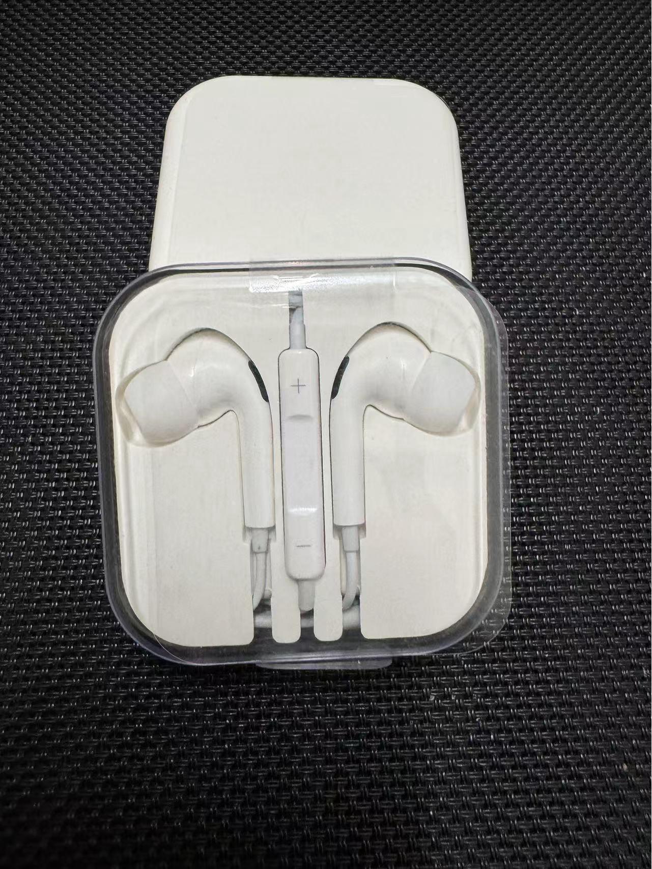 

Проводные универсальные наушники третьего поколения для Apple, Huawei, Xiaomi, Samsung, Android с разъемом 3,5 мм. 3rd generation 3.5mm белый