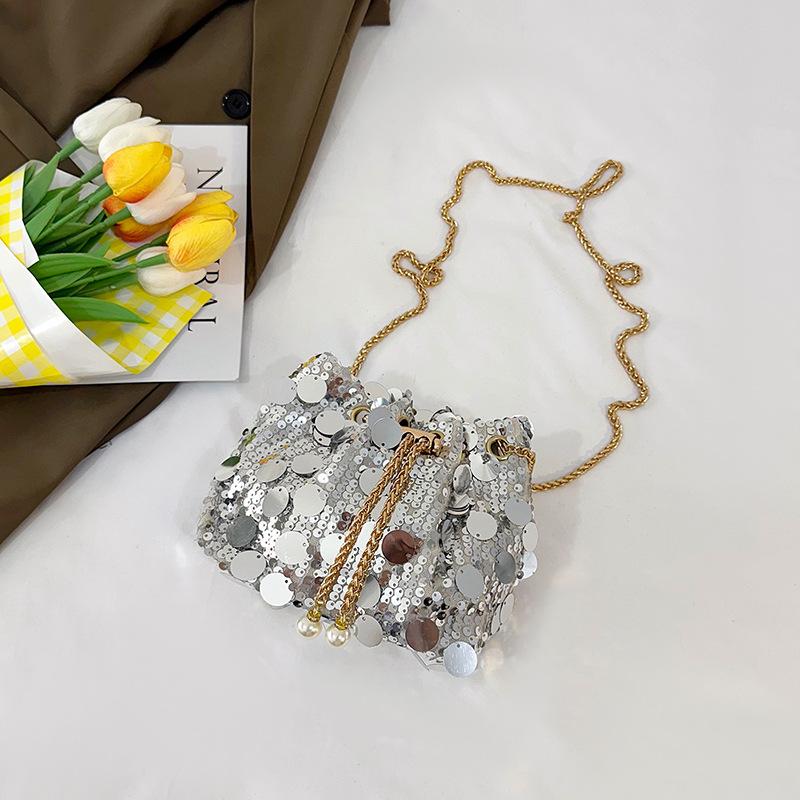 

Autumn new sequined dinner bag fashionable versatile high sense niche design shoulder crossbody bucket bag срібний