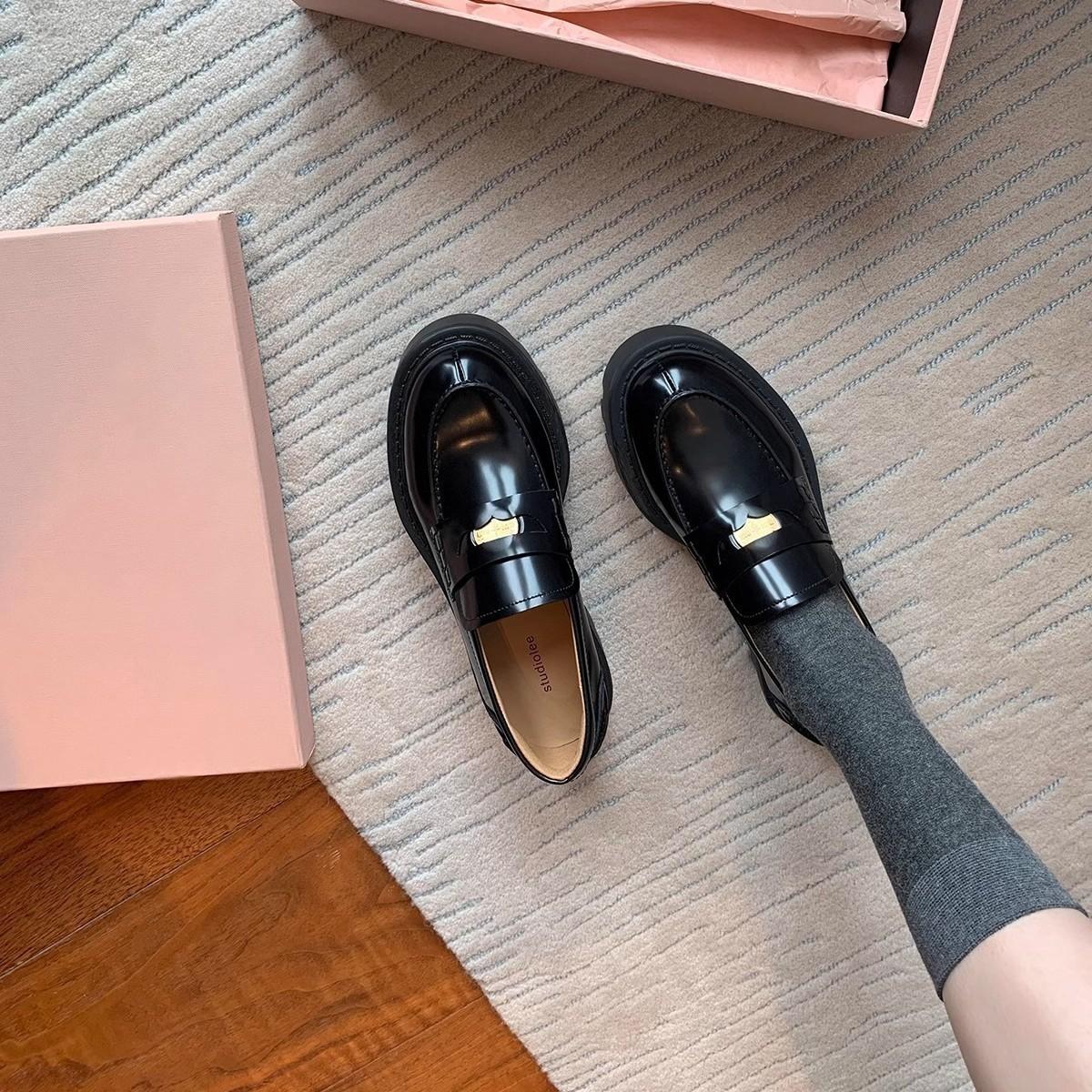 

Cowhide version of grape mother, genuine leather, extravagant small gold coins, pointed round head, thick heel, one pedal, loafers, women s platform s 34