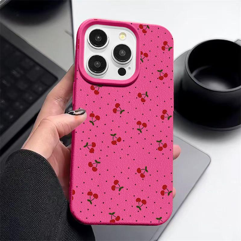 

Мягкий матовый чехол с принтом маленькой вишни для iPhone 16 Pro Max 15 Pro 14 13 12 11, ударопрочный, с текстурой кожи TPU, тонкий чехол для телефона iPhone 16 Pro Max горячий розовый