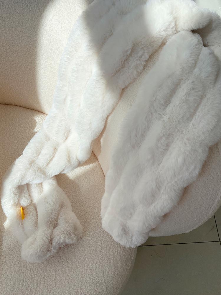 Unisex White Snood Scarf: Luxurious Imitation Rabbit Fur, Soft, Warm, and Versatile for Winter