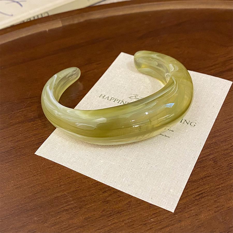 Dopamine Glossy Gradient Ruyi Bangle - Simple, Fashionable, Gentle Temperament Jewelry.