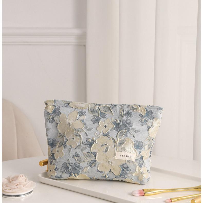 Luxurious Embossed Jacquard Makeup & Skincare Clutch - Large Capacity Toiletry Bag