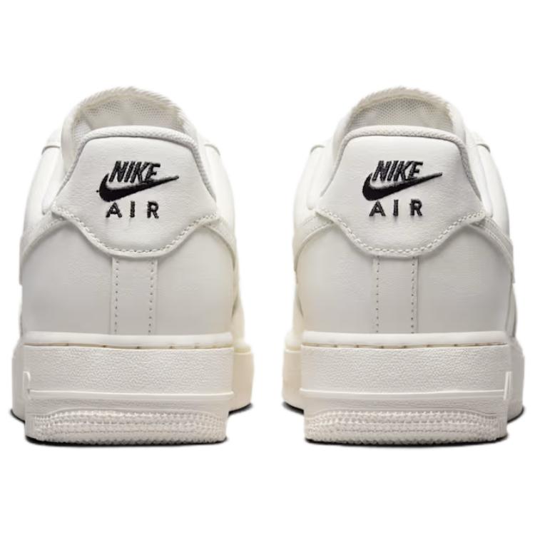 Nike נעלי סניקרס לנשים אייר פורס 1 07 אסנשיאל מפרש שחור קרם HF1058-133