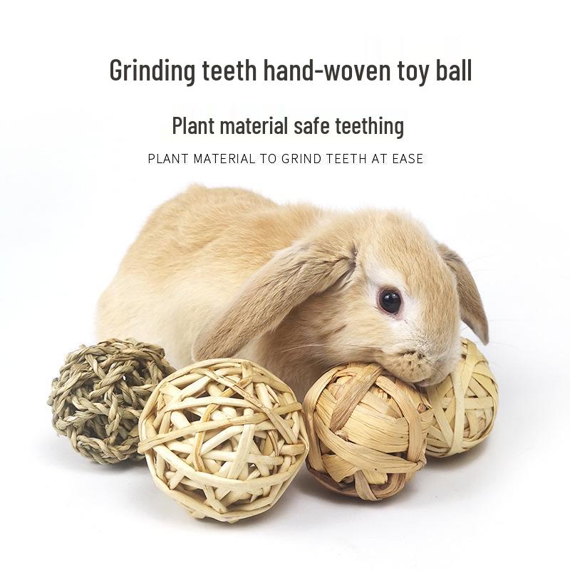 Hand-Woven Straw Chew Ball for Small Pets: Alleviates Boredom in Rabbits, Chinchillas & Guinea Pigs