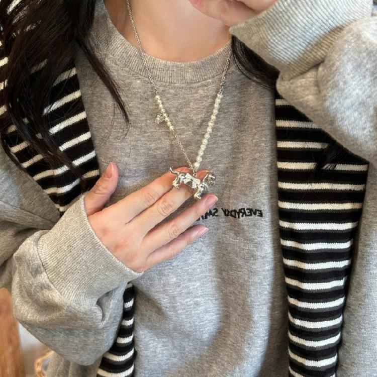 Elegant Dachshund Inspired Pearls Jewelry Slim Collarbone Necklace Unique Handmade Style Accessory