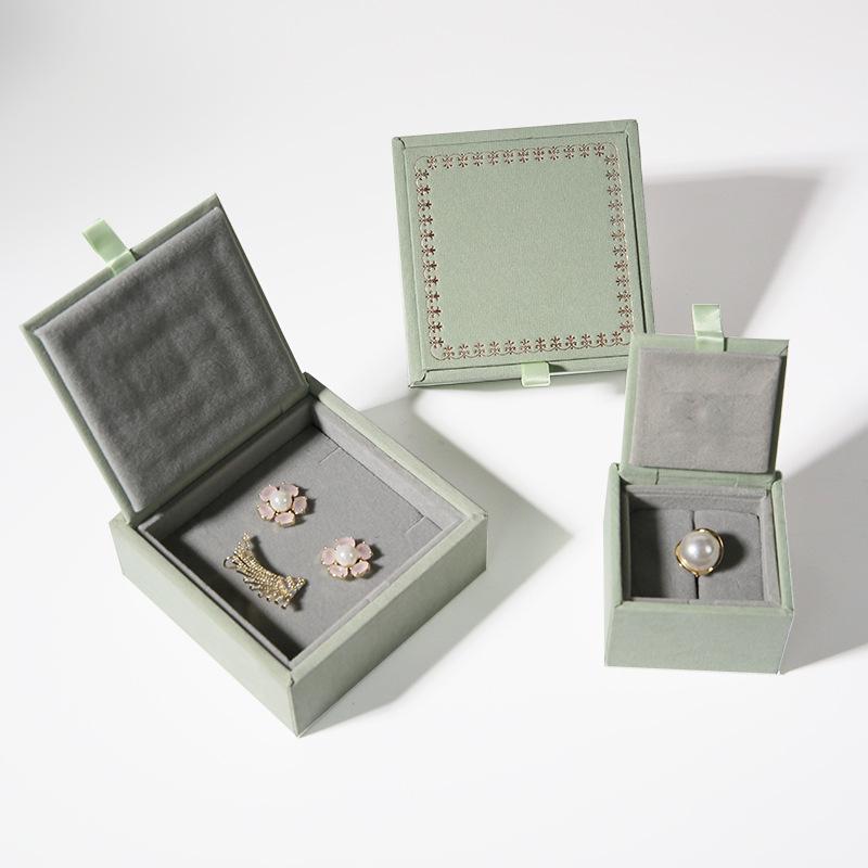 Vintage Velvet Jewelry Box with Lace and Hot Stamping – Ideal for Rings, Pendants, and Bangles.