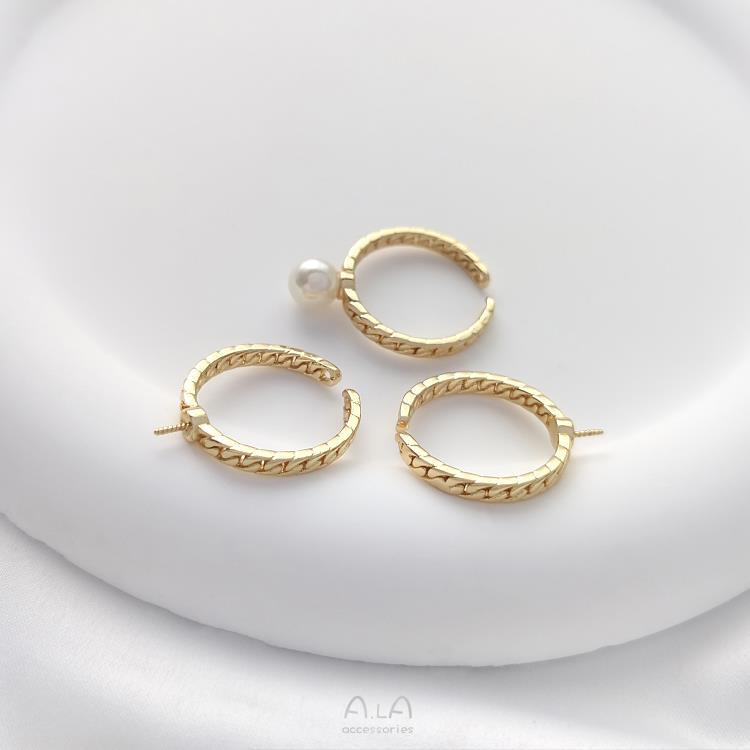 

Кольцо-основа из золота 14 карат с полупросверленным углублением для приклеивания жемчуга, ручной работы, витая открытая шинка. Adjustable open size