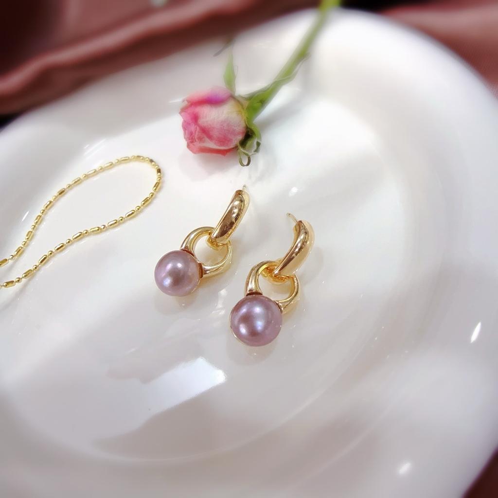 Natural freshwater pearl stud earrings women's niche design light luxury temperament earrings 2025 new silver needle earrings