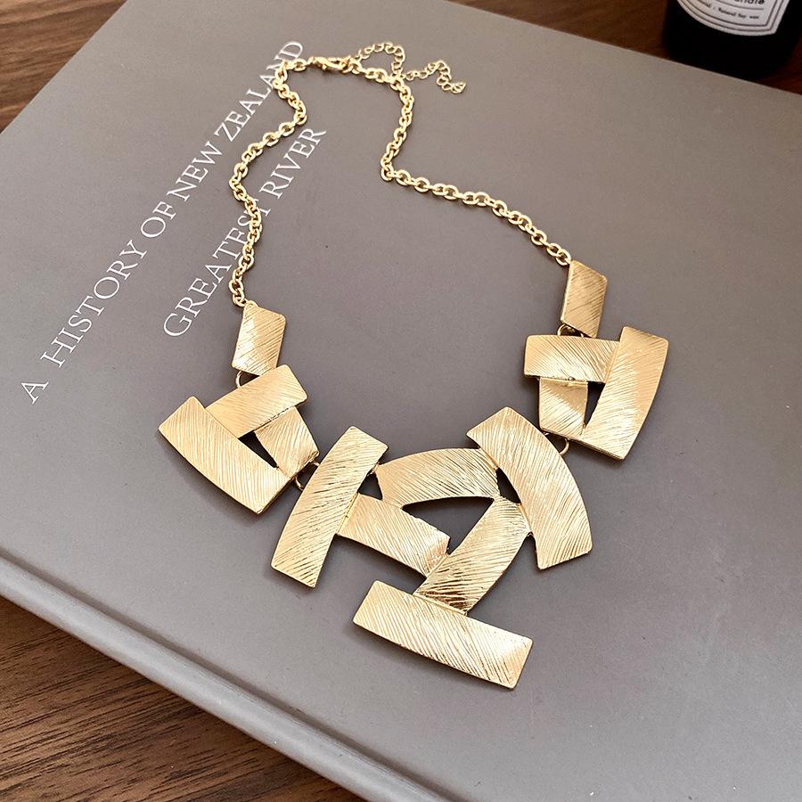 Minimalist Multi-Layer Stackable Clavicle Necklace - Trendy, Versatile Design for Women