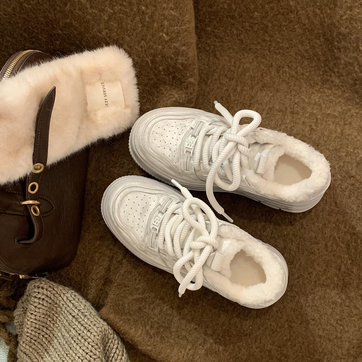 

Версия из коровьей кожи~ Виноградная мать, те же толстые шнурки старые, повседневные, бархатные, толстая подошва увеличивает рост, грязные кеды, женская маленькая белая 40