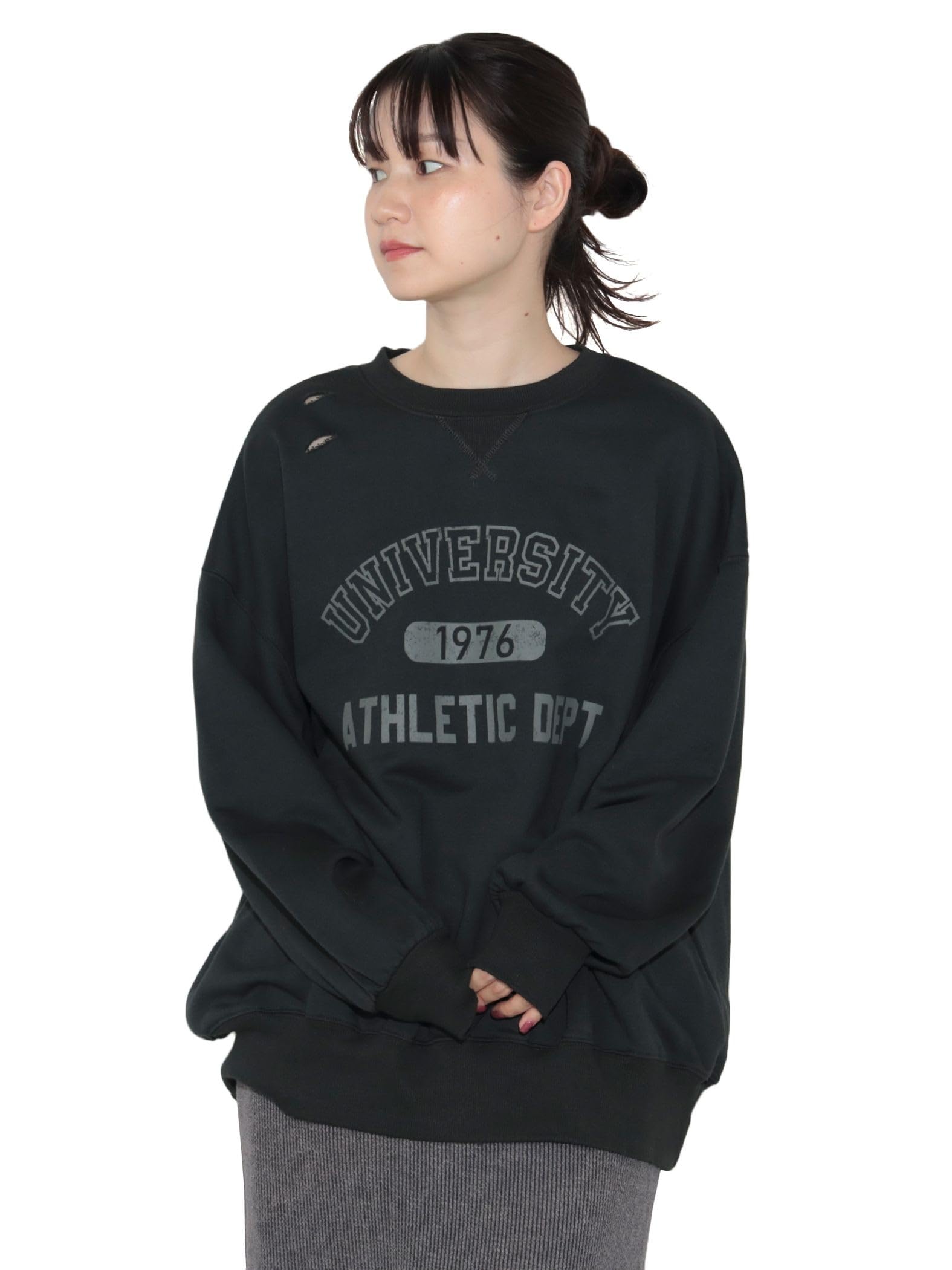 

Beams Heart Distressed Logo Crew Neck One Size Women s Sweatshirt, Charcoal,