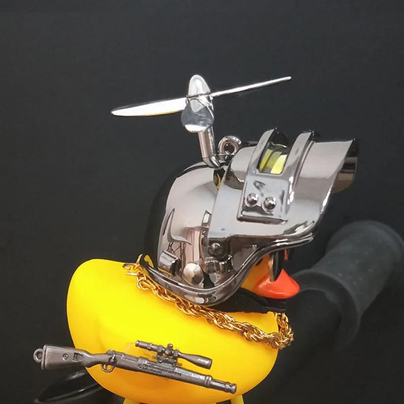 Gumowa Żółta Kaczka Zabawka Samochodowa Dekoracje na Deskę Rozdzielczą Ozdoby Samochodowe Rowerowe Żółta Kaczka z Kaskiem Śmigłowym Akcesoria do Wnętrza Samochodu