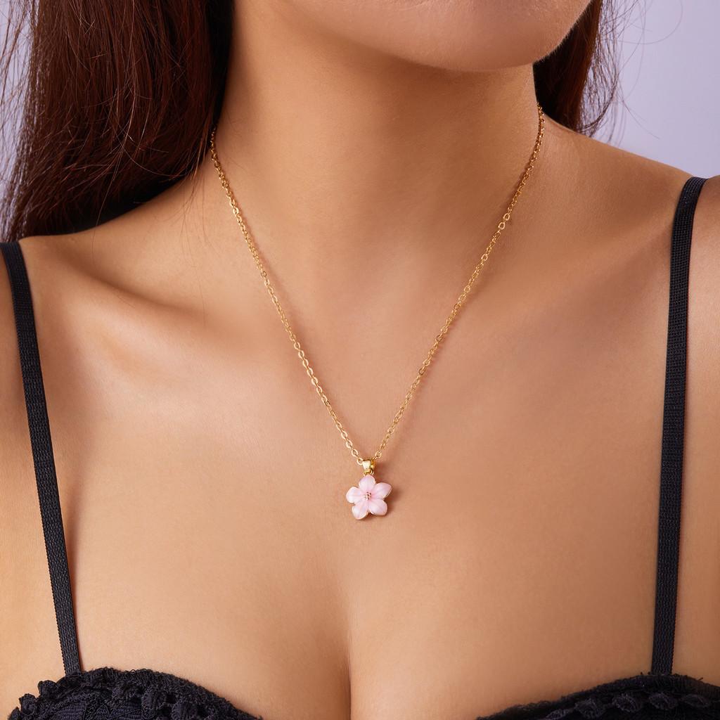 Trendy Spring Flower Necklace For Women With Alloy Pendant And Casual Style