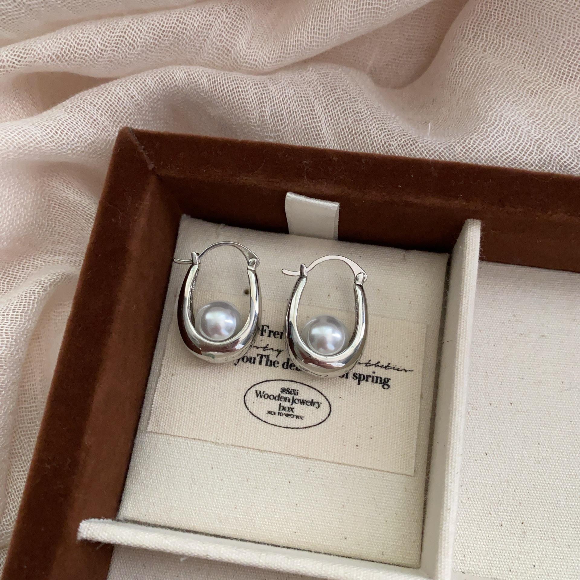 Geometric Circle Pearl Earrings Women S Niche Design Sense Commuter Versatile Temperament Niche Design Gift Earrings