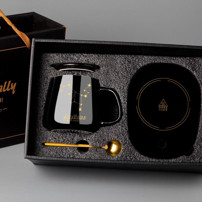 Spersonalizowany ceramiczny kubek do kawy z pokrywką i łyżeczką - Świąteczny wzór dla par