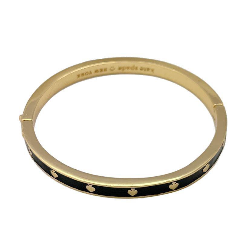 Elegantes Emaille Goldton Herz Armreif mit verstecktem Verschluss